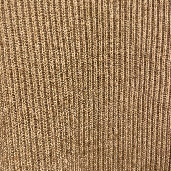 Women’s Tan Banana Republic ribbed knit sweater. Size M - Picture 3 of 6
